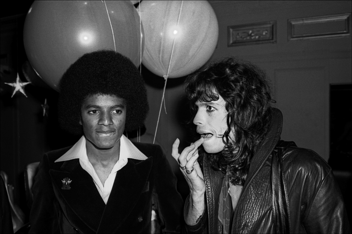Майкл Джексон и Стив Тайлер на вечеринке Битломания в Студия 54, 1977 год. Фотограф Аллан Танненбаум