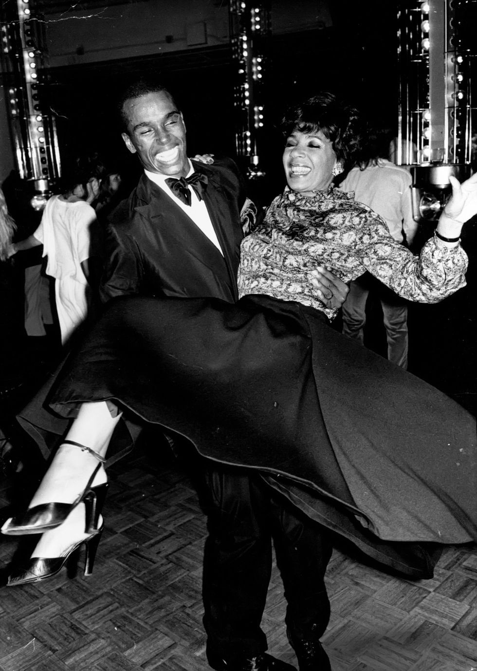 Певица Ширли Бэсси и актёр Стерлинг Сен-Жак на танцполе «Студия 54», актёр умер от СПИДа в 1984 году, ему было 27 лет