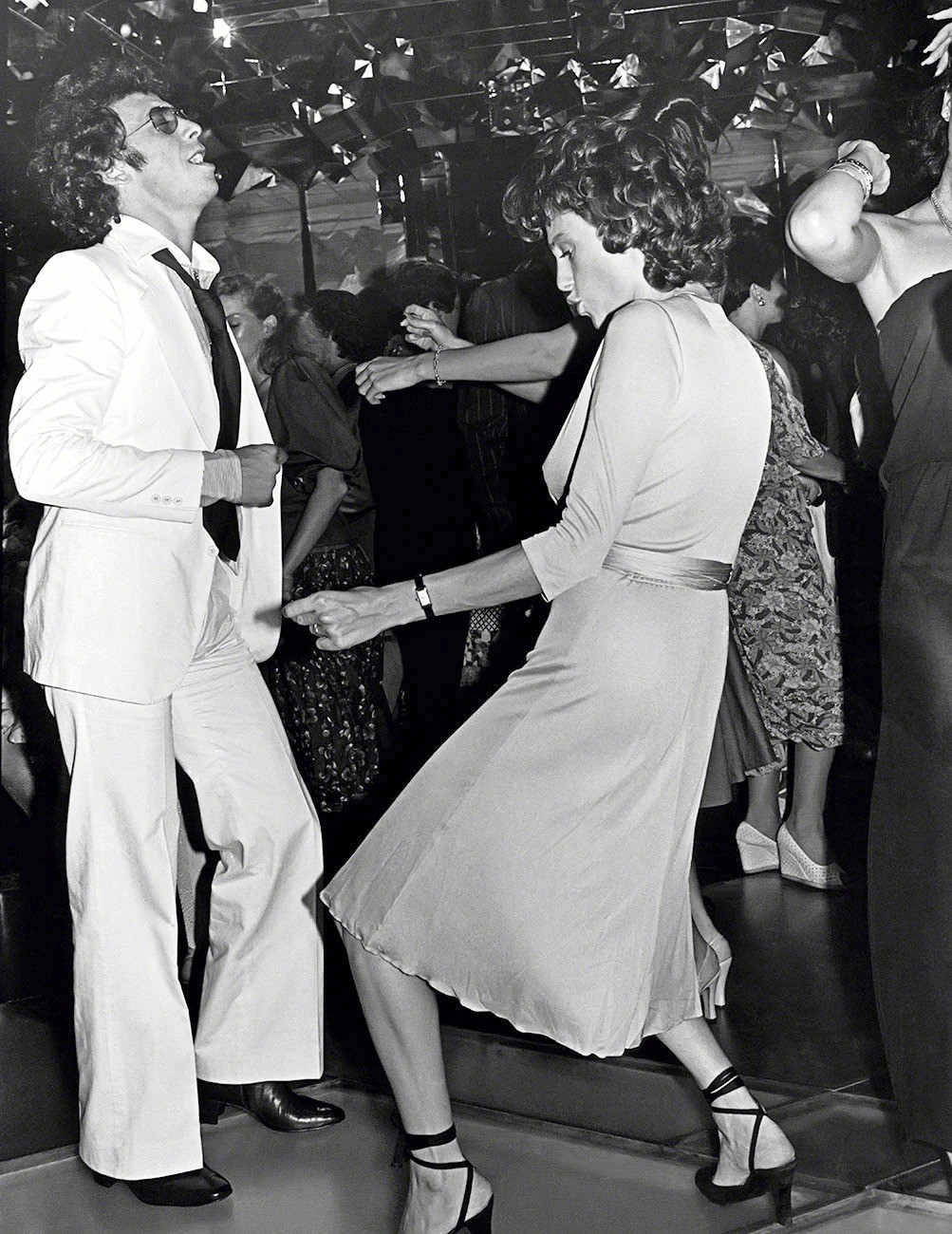 Виктор Дрэй и Жаклин Биссет в Студия 54, 1977 год. Фотограф Рон Галелла