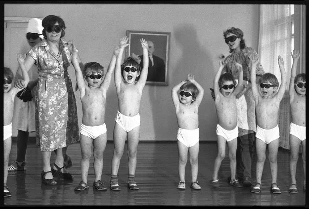 Кварцевание в детском доме на улице Суворова, Новокузнецк, 1981 ...