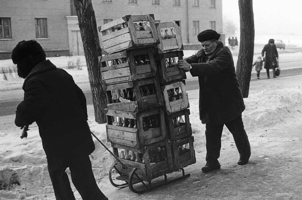 Приёмщики стеклотары, Новокузнецк, 1982. Фотограф Владимир Воробьев