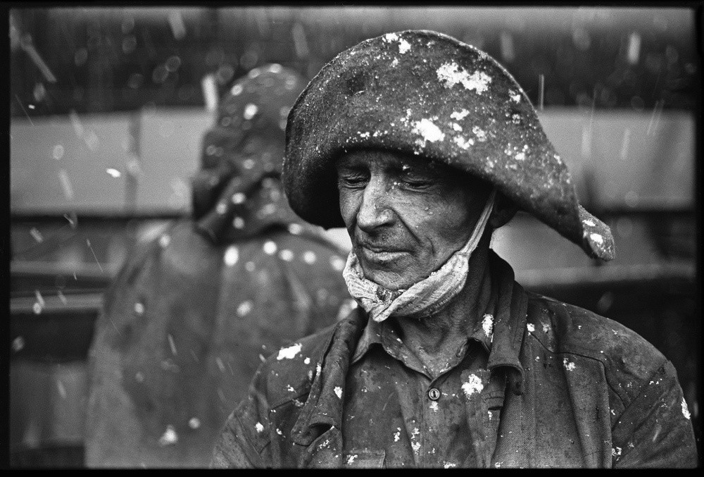 Снег на коксовой батарее. Коксохимпроизводство, КМК, Новокузнецк, 1979. Фотограф Владимир Соколаев