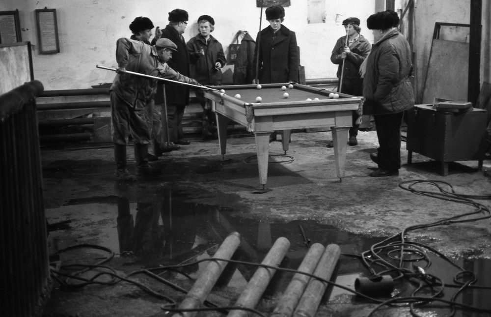 Обеденная партия в бильярд, 1981. Фотограф Владимир Воробьев