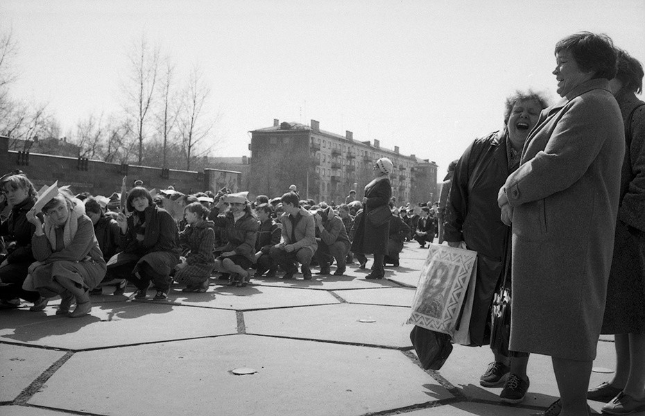Репетиция. Бульвар Героев, Новокузнецк, 1987. Фотограф Александр Бобкин