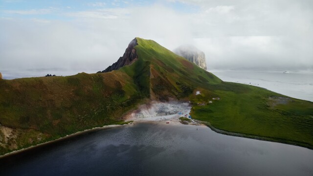 Номинант, 2021. «Волшебный архипелаг». Ушишир, пожалуй, самый живописный архипелаг из всех Курильских островов. Автор Absent Ink