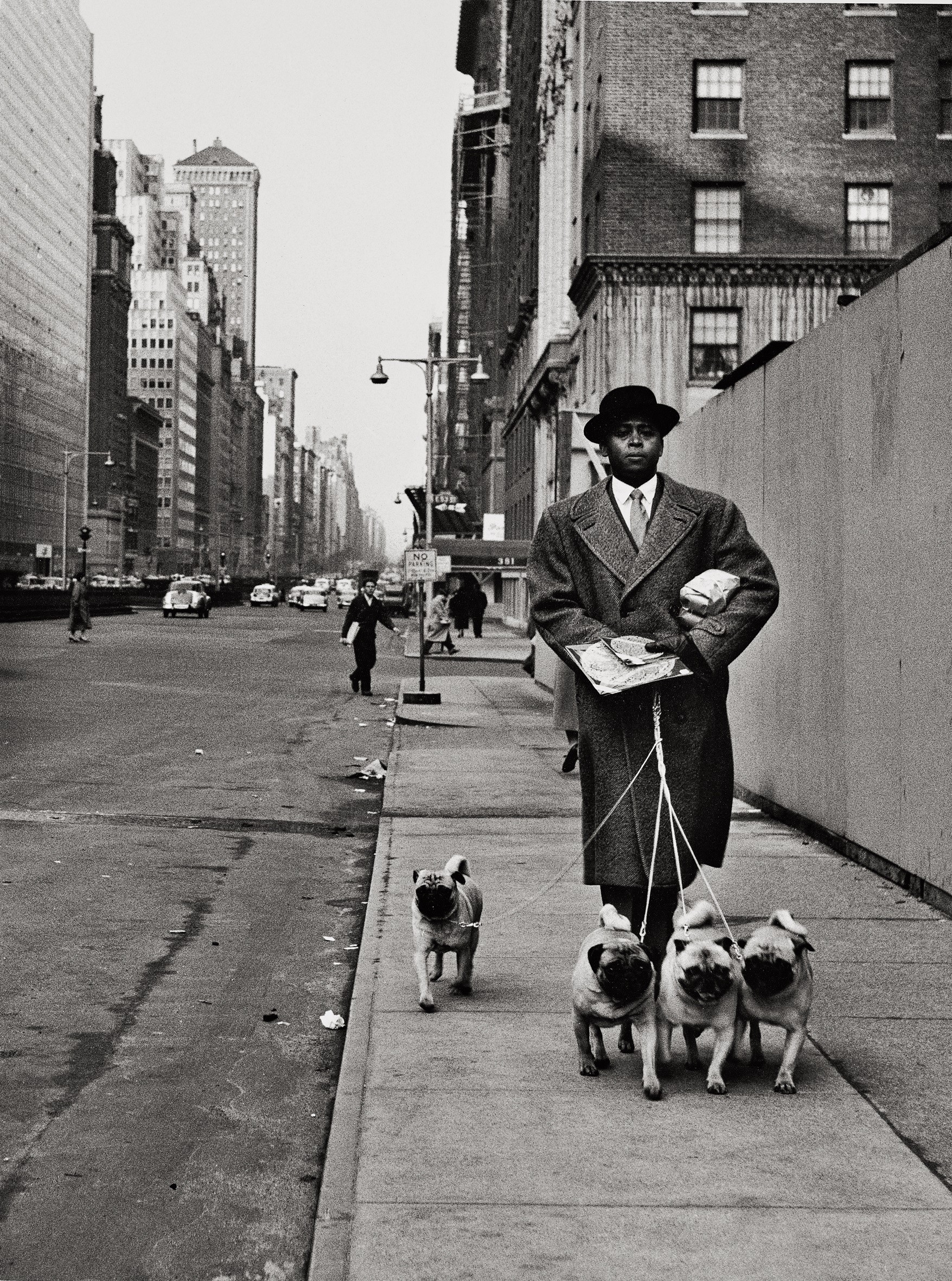 Выгул собак, Нью-Йорк, 1956. Фотограф Марио Де Бьязи