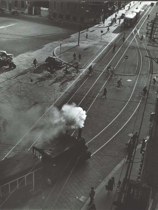 Трамвай, Милан, ок. 1950. Фотограф Марио Де Бьязи