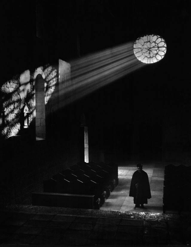 Интерьер церкви, Умбрия, Италия, 1954. Фотограф Марио Де Бьязи