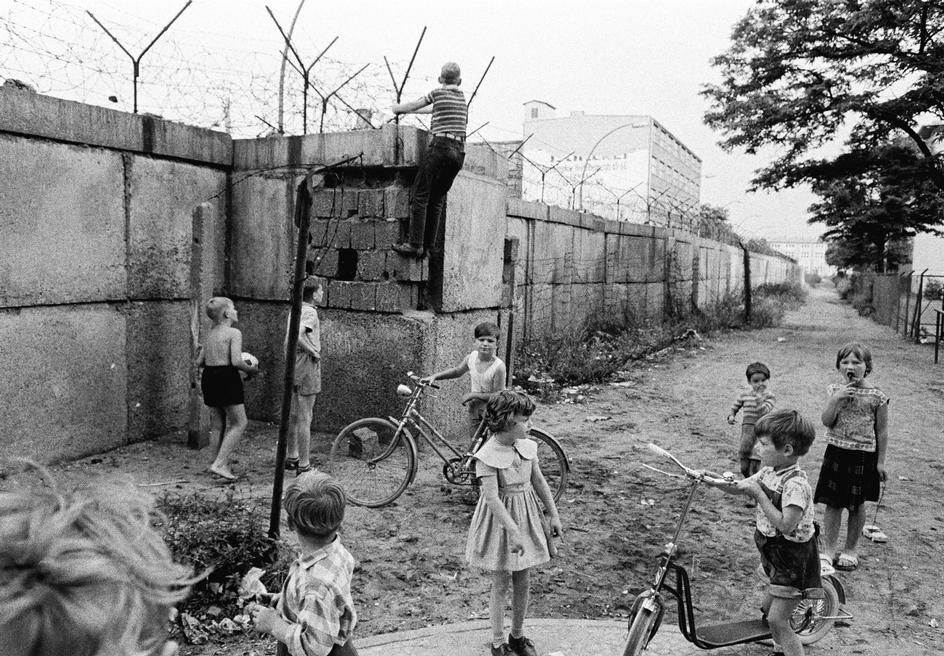 Берлинская стена, 1963 год. Фотограф Томас Хёпкер