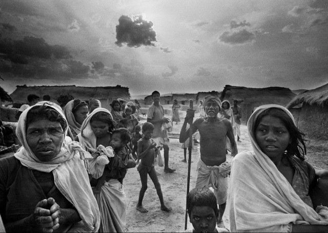 Жители Бихар, Индия, наводнение, голод и эпидемия оспы. Фотограф Томас Хёпкер