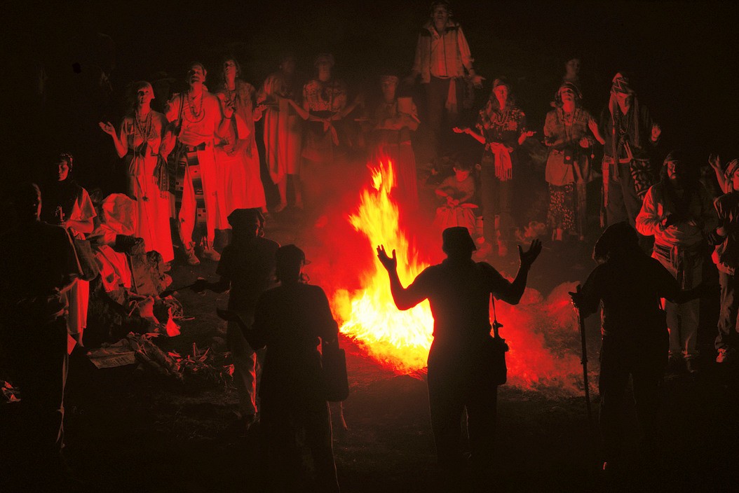 Церемония священной ели в Пещере Чикой, Гватемала, 1997 год. Фотограф Томас Хёпкер