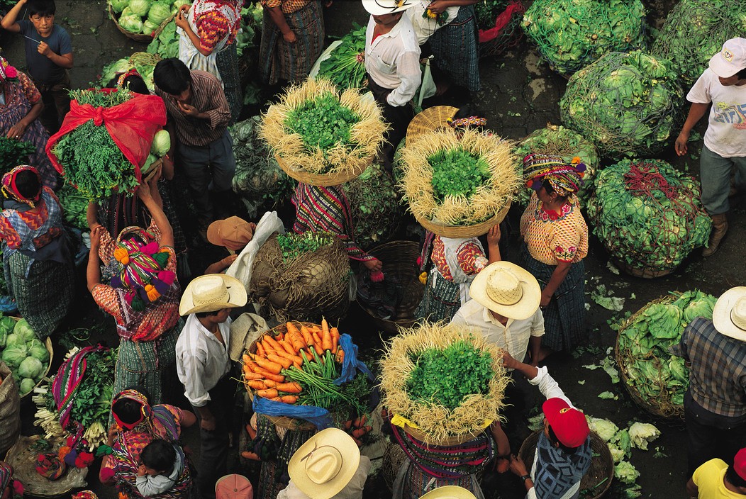 Овощной рынок в городе недалеко от Кесальтенанго, Гватемала, 1991 год. Фотограф Томас Хёпкер