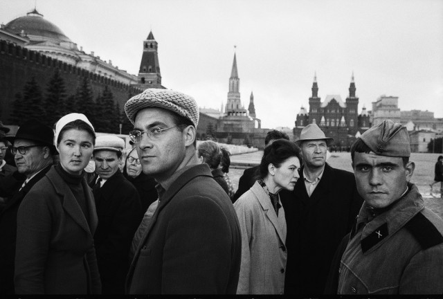 Люди на Красной площади, Москва, Россия, 1965 год. Фотограф Томаса Хёпкер