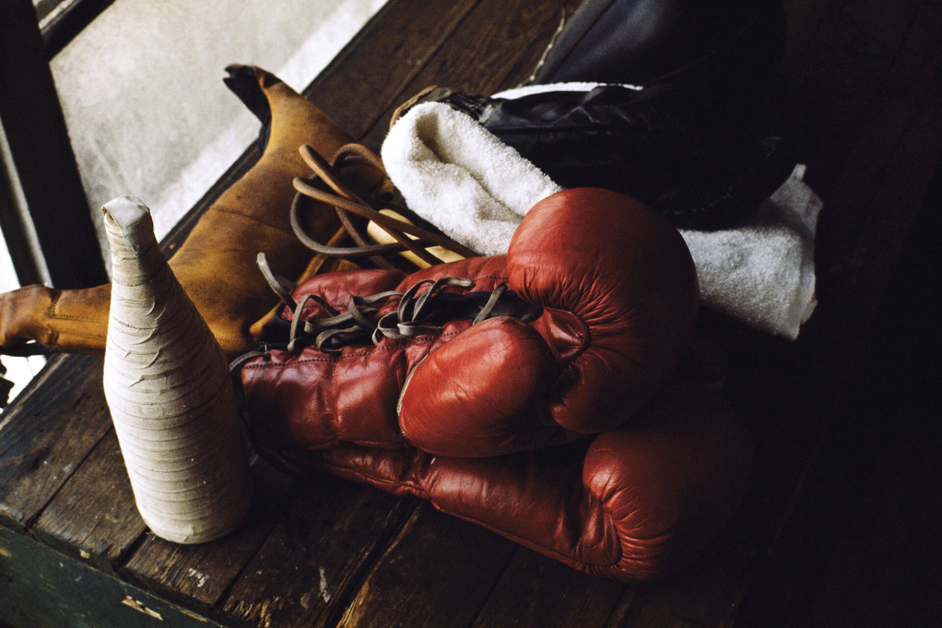 Боксёрские перчатки Мухаммеда Али. Фотограф Томас Хёпкер