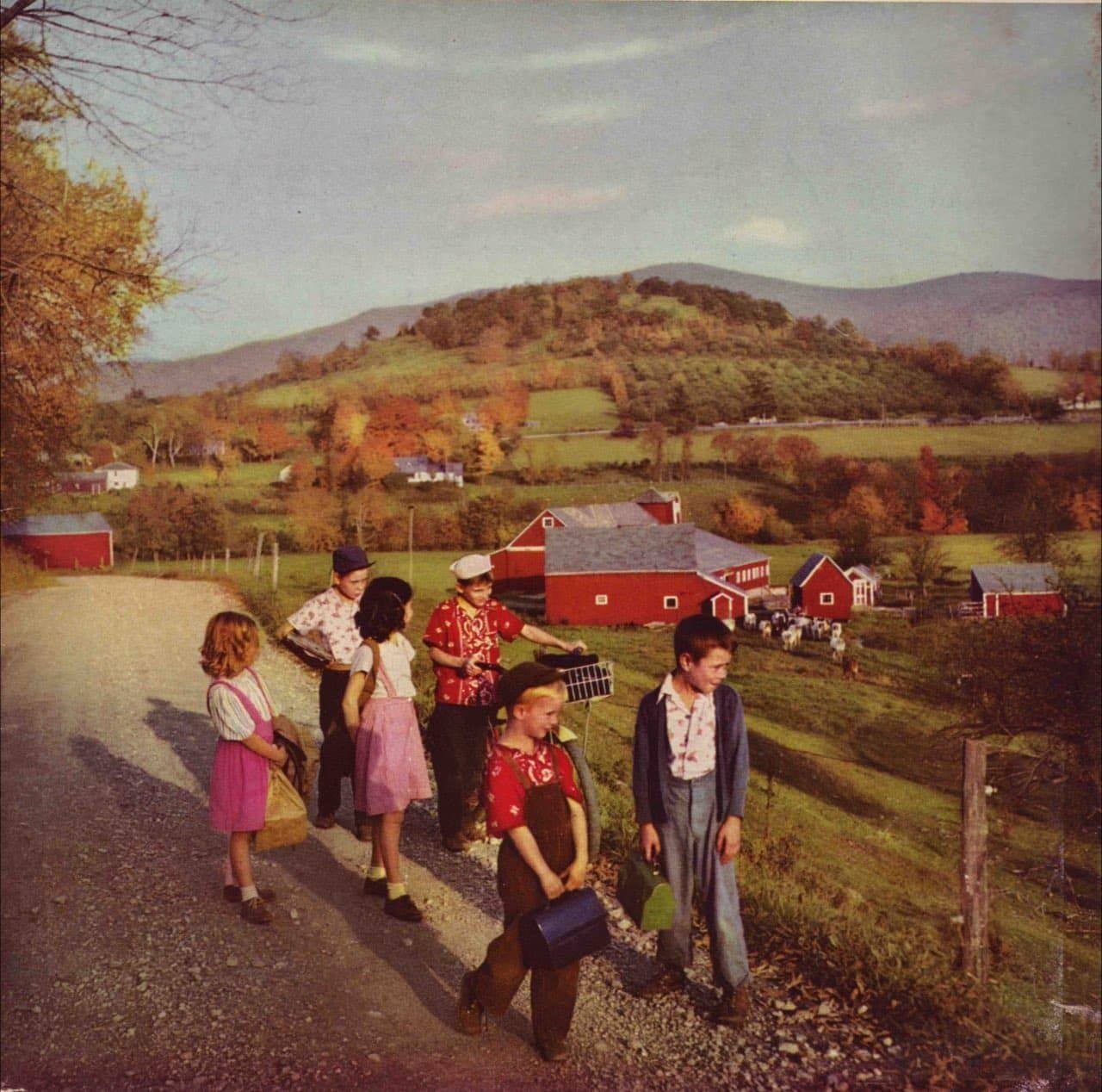 Дети идут в школу, Вермонт, США, 1950