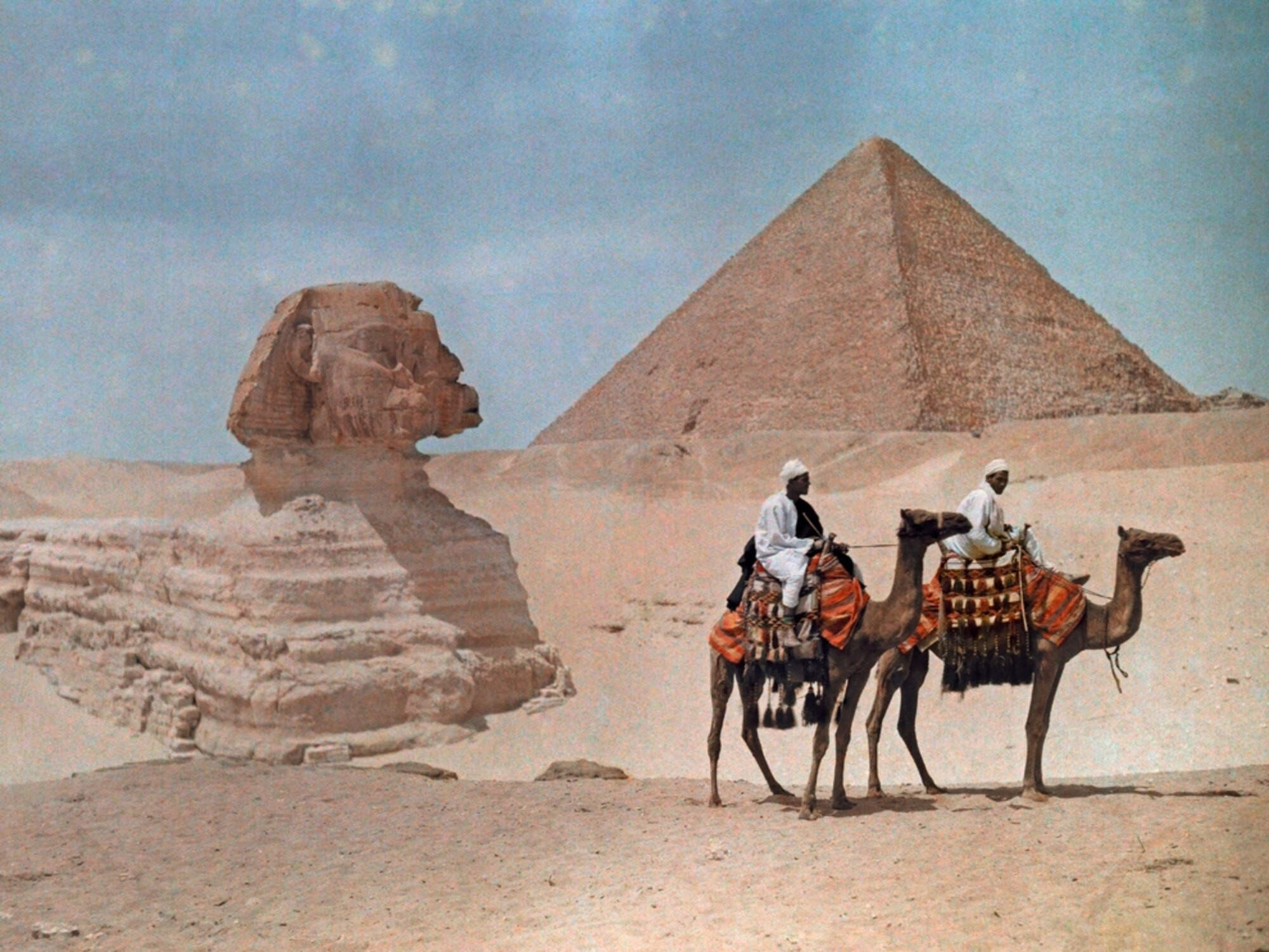 Сфинкс и Великая пирамида в Гизе, Египет. Фотограф Ганс Хильденбранд
