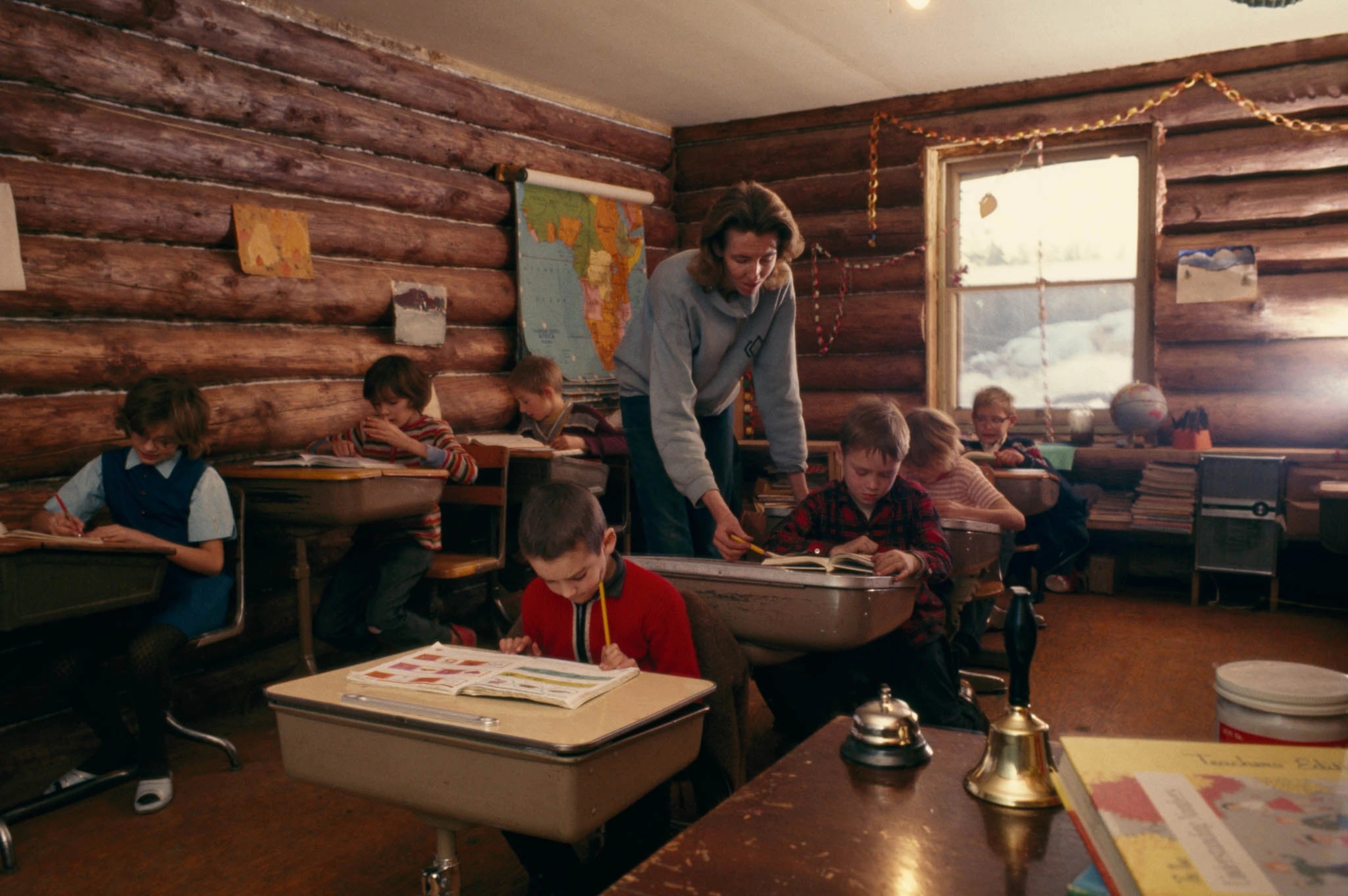Школа в Траппер-Крик, Аляска, 1969. Фотограф Томас Дж. Аберкромби