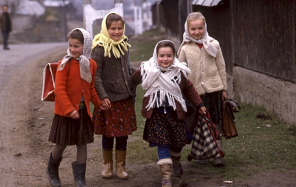 По дороге в школу. Марамуреш, Румыния, 1988. Фотограф Дуччо Пуглиезе