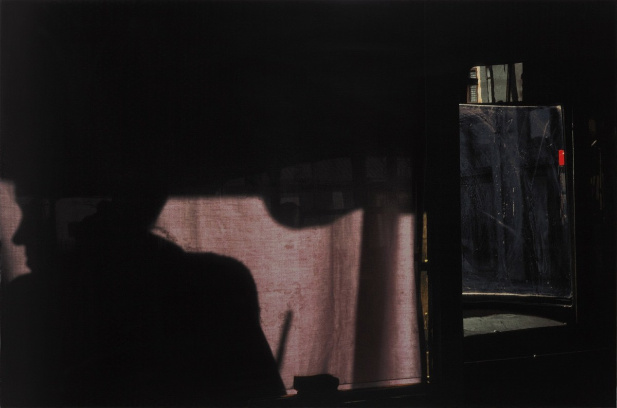 Тень водителя автобуса, Черновцы, 1987 год. Фотограф Борис Савельев
