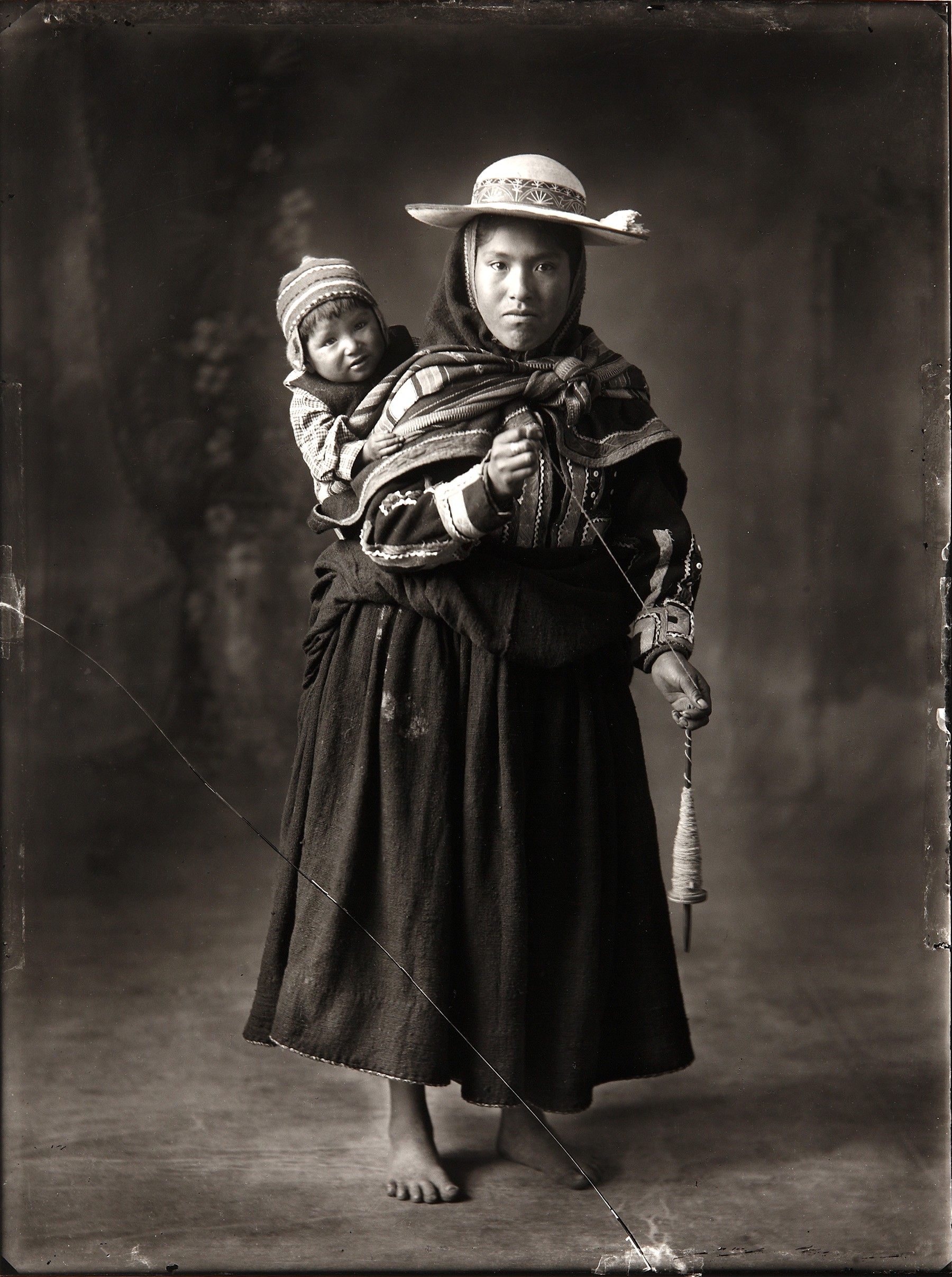 Женщина с ребёнком. Куско, Перу, 1934. Фотограф Мартин Чамби