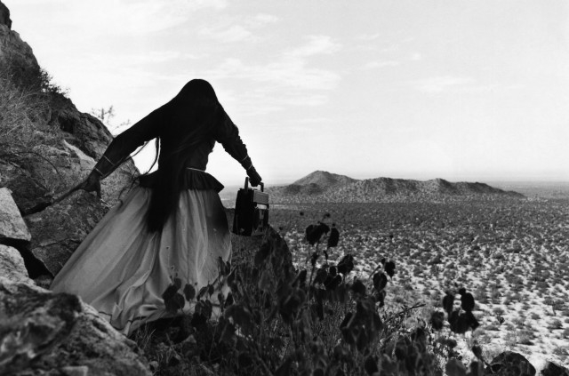 «Женщина-ангел». Пустыня Сонора, Мексика, 1979. Фотограф Грасьела Итурбиде