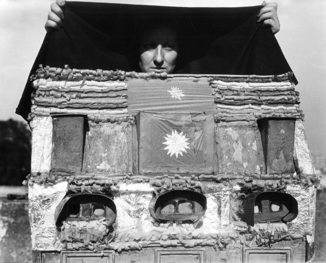«Коробка видений», 1931. Фотограф Мануэль Альварес Браво