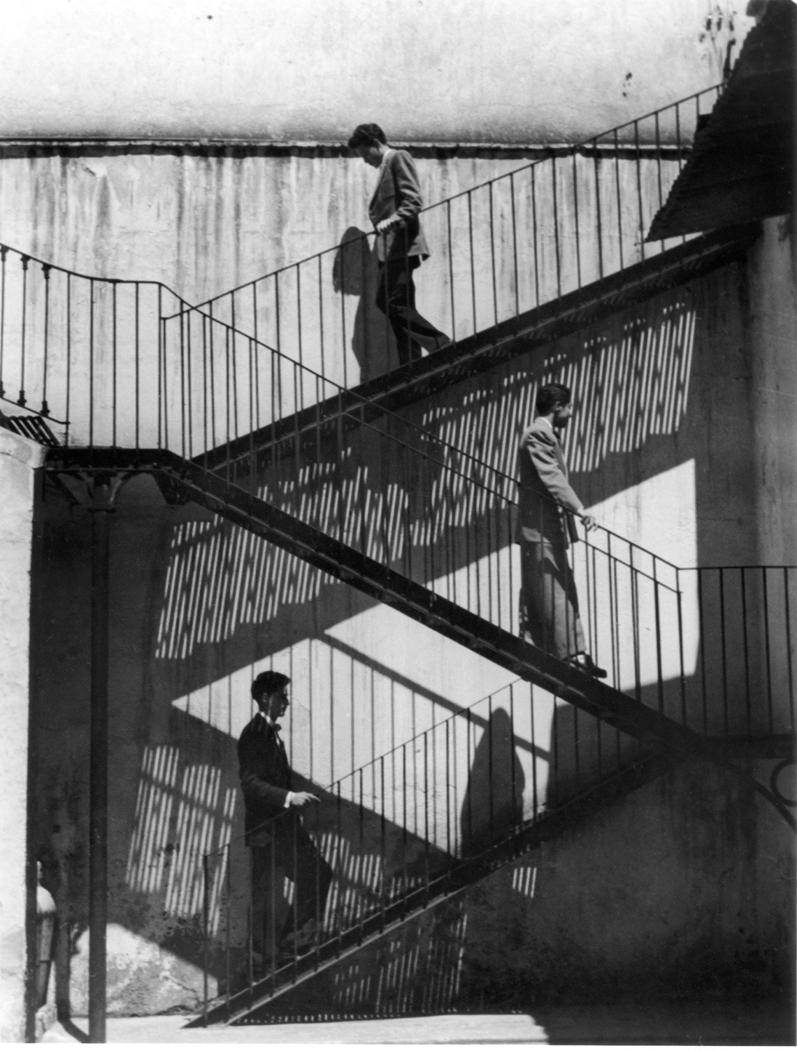 Одни идут вверх, другие – вниз, 1940. Фотограф Лола Альварес Браво