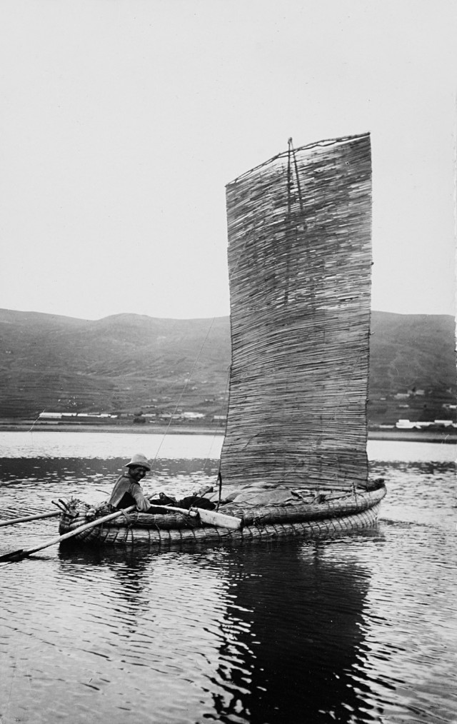 Лодка на озере Титикака, Пуно, 1925. Фотограф Мартин Чамби