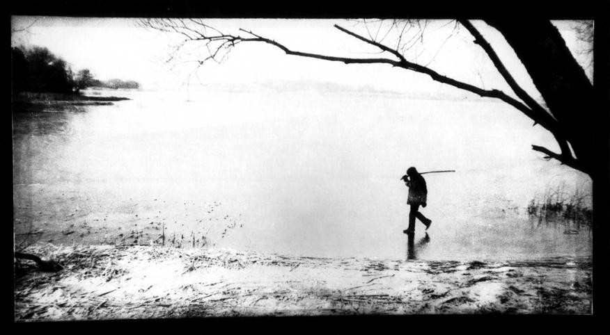Воскресная прогулка по льду, 1991. Фотограф Игорь Савченко