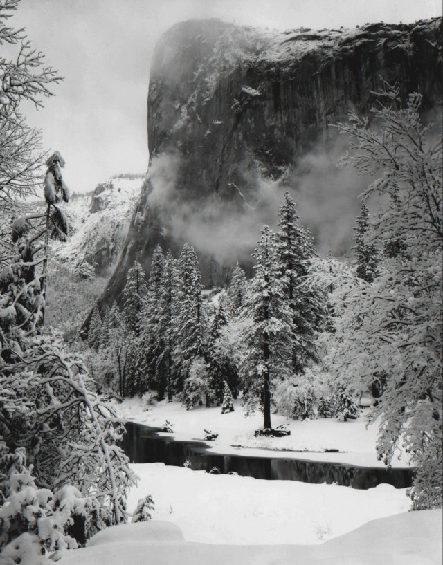 Гора Эль-Капитан в национальном парке Йосемити, штат Калифорния. Фотограф Энсел Адамс