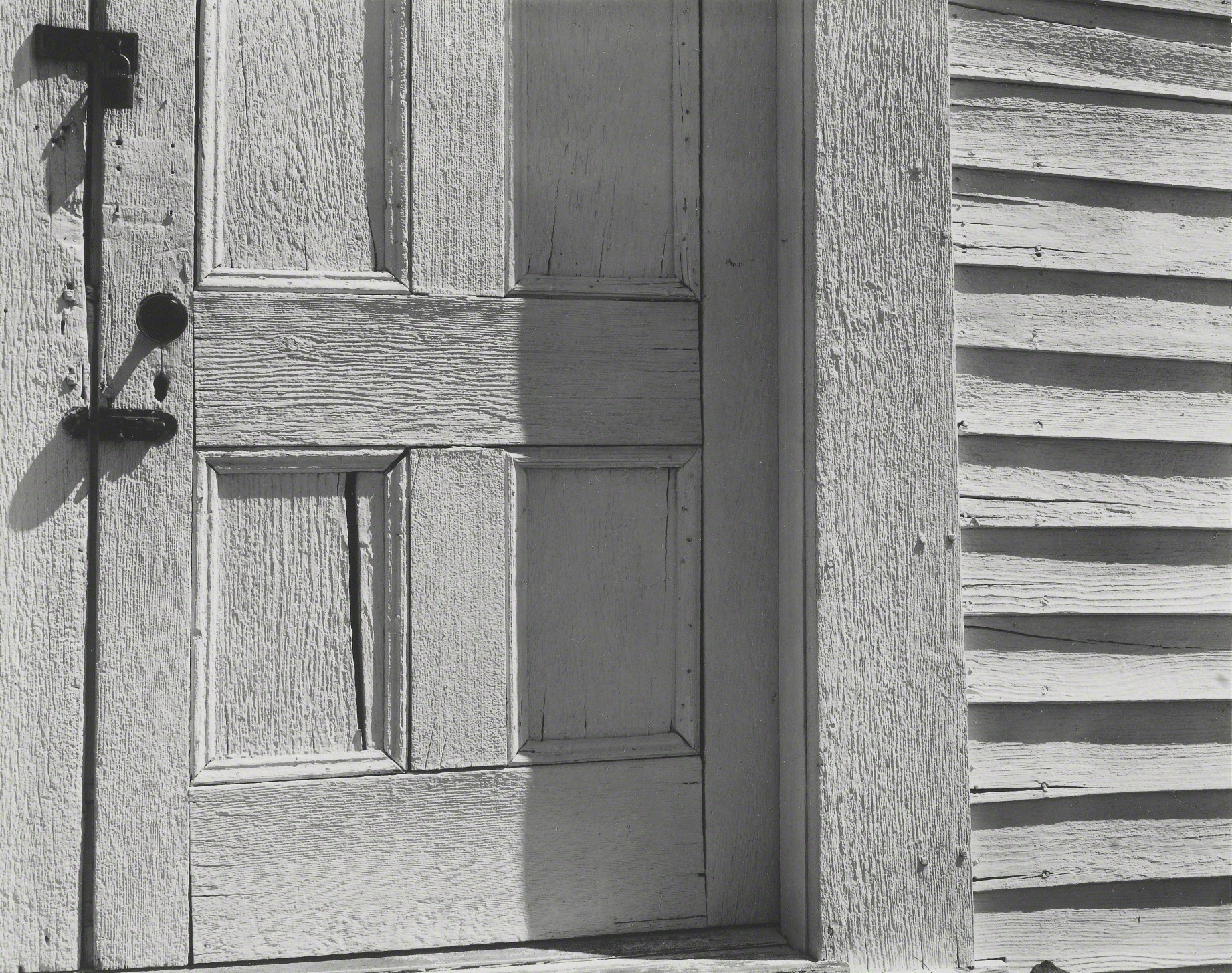 Церковная дверь. Хорнитос, Калифорния, 1940. Фотограф Эдвард Уэстон