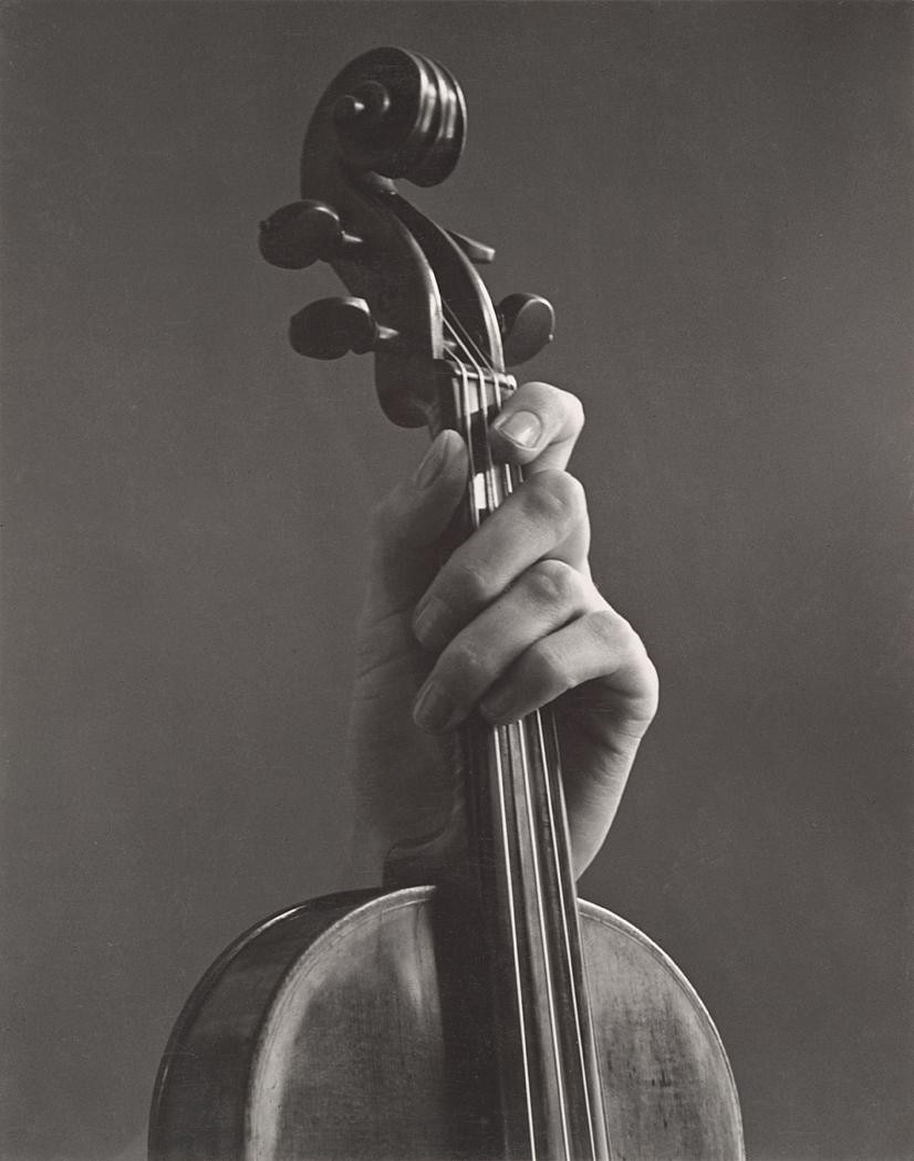 Рука и скрипка, 1936. Фотограф Соня Носковяк