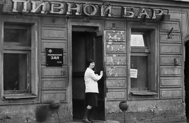 Пивная на углу Обводного и Розенштейна. Фотограф Сергей Подгорков