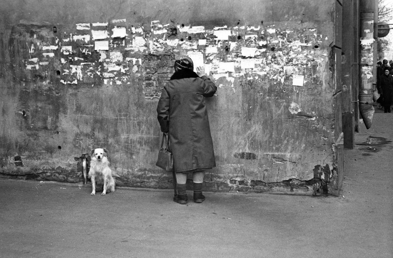 У Дерябкина рынка. Петроградская, 1980-е. Фотограф Сергей Подгорков