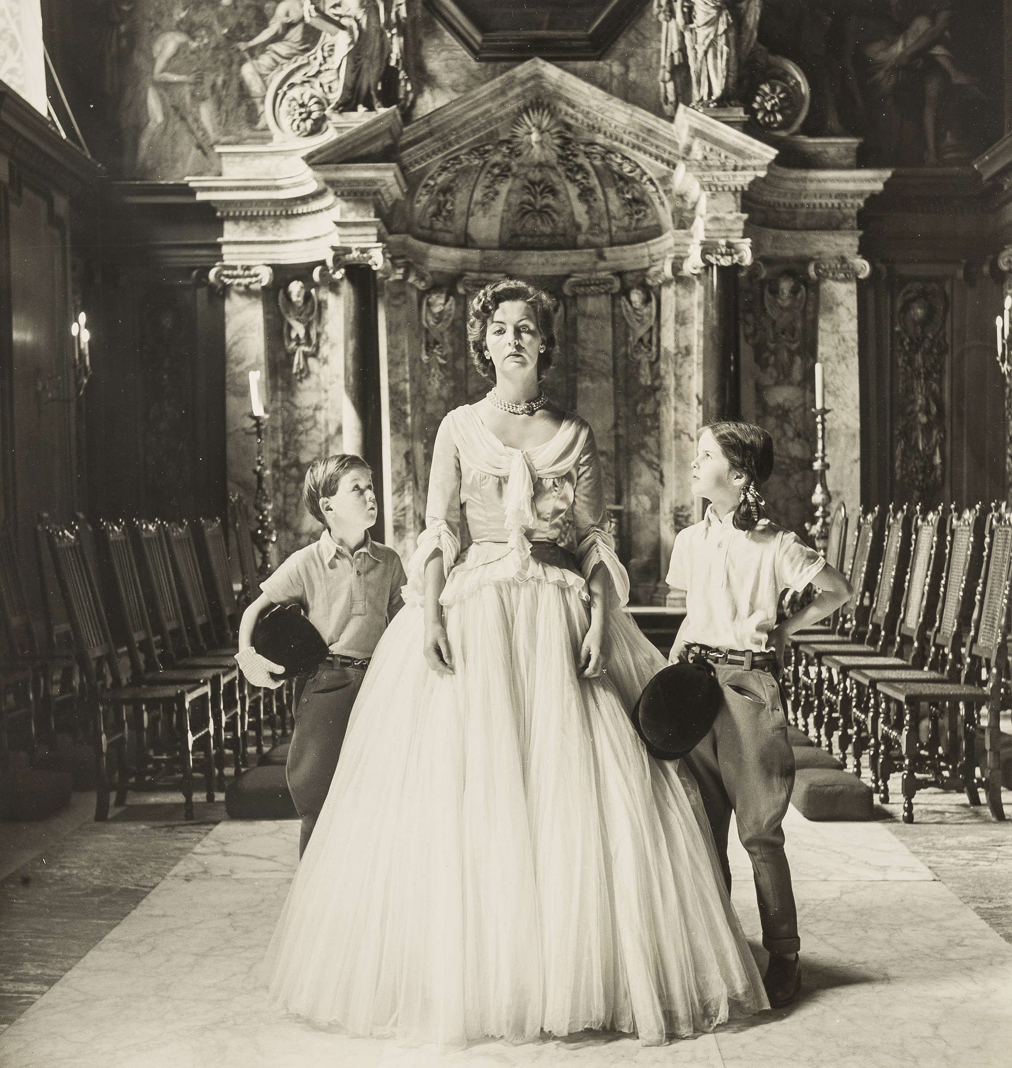 Герцогиня Девонширская с детьми. Норман Паркинсон