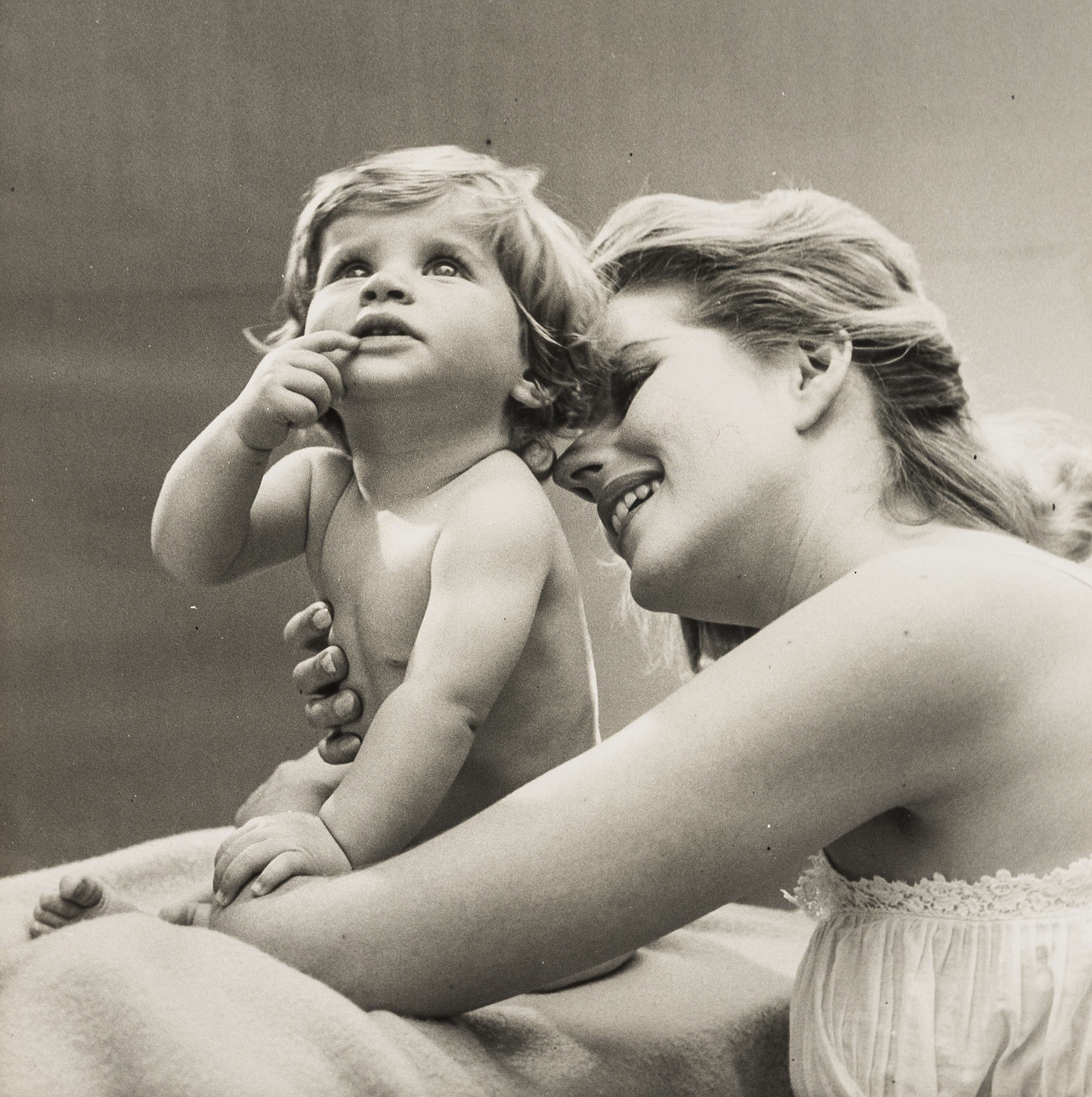 Пэт Годдард с ребёнком для рекламы Lux, 1957. Норман Паркинсон