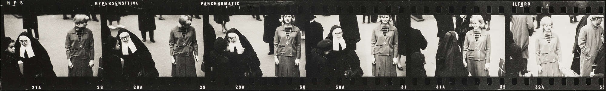 Селия Хаммонд и монахиня в Лондоне для журнала Queen, 1963. Норман Паркинсон