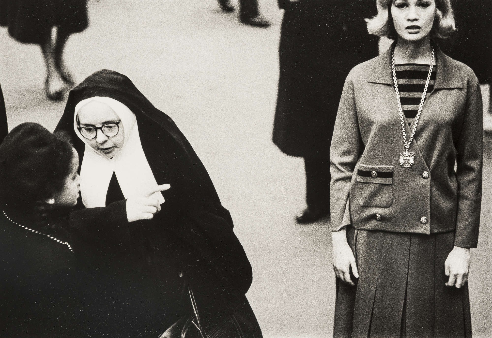 Селия Хаммонд и монахиня, 1963. Норман Паркинсон