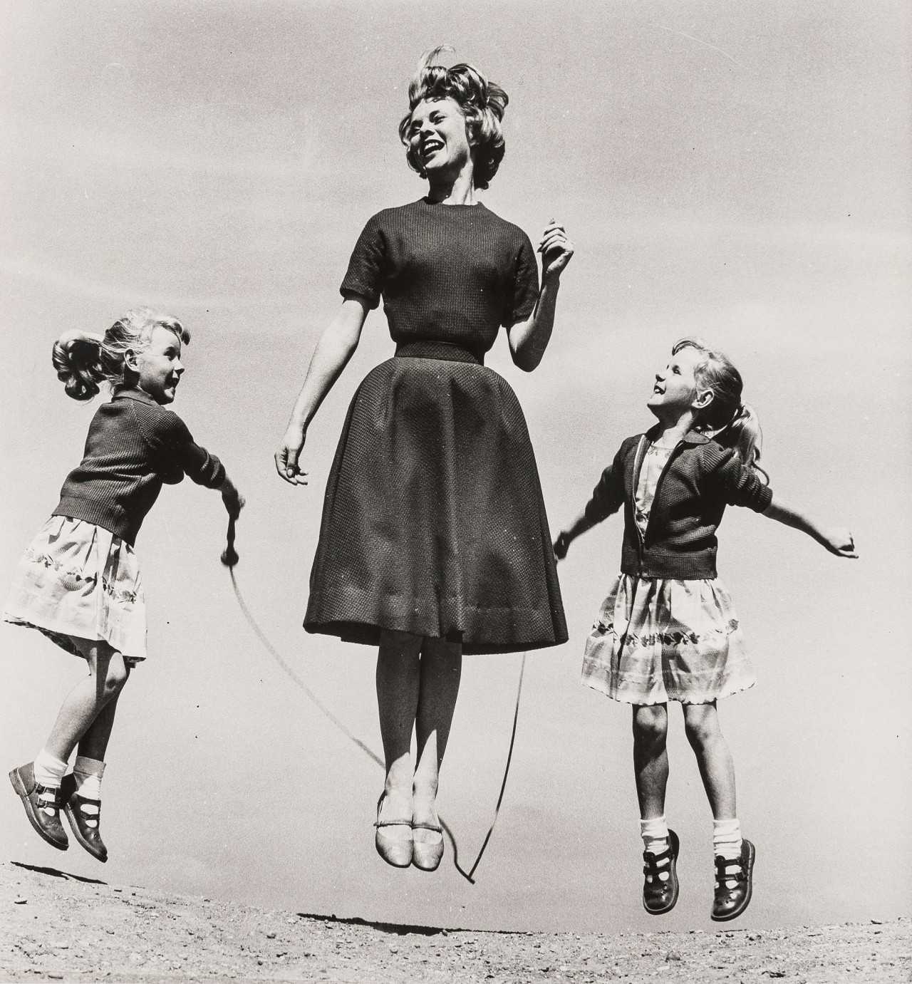 Модель Энни Грирсон и девочки Бринд для рекламы хлеба в журнале Womans Own, 1959. Норман Паркинсон