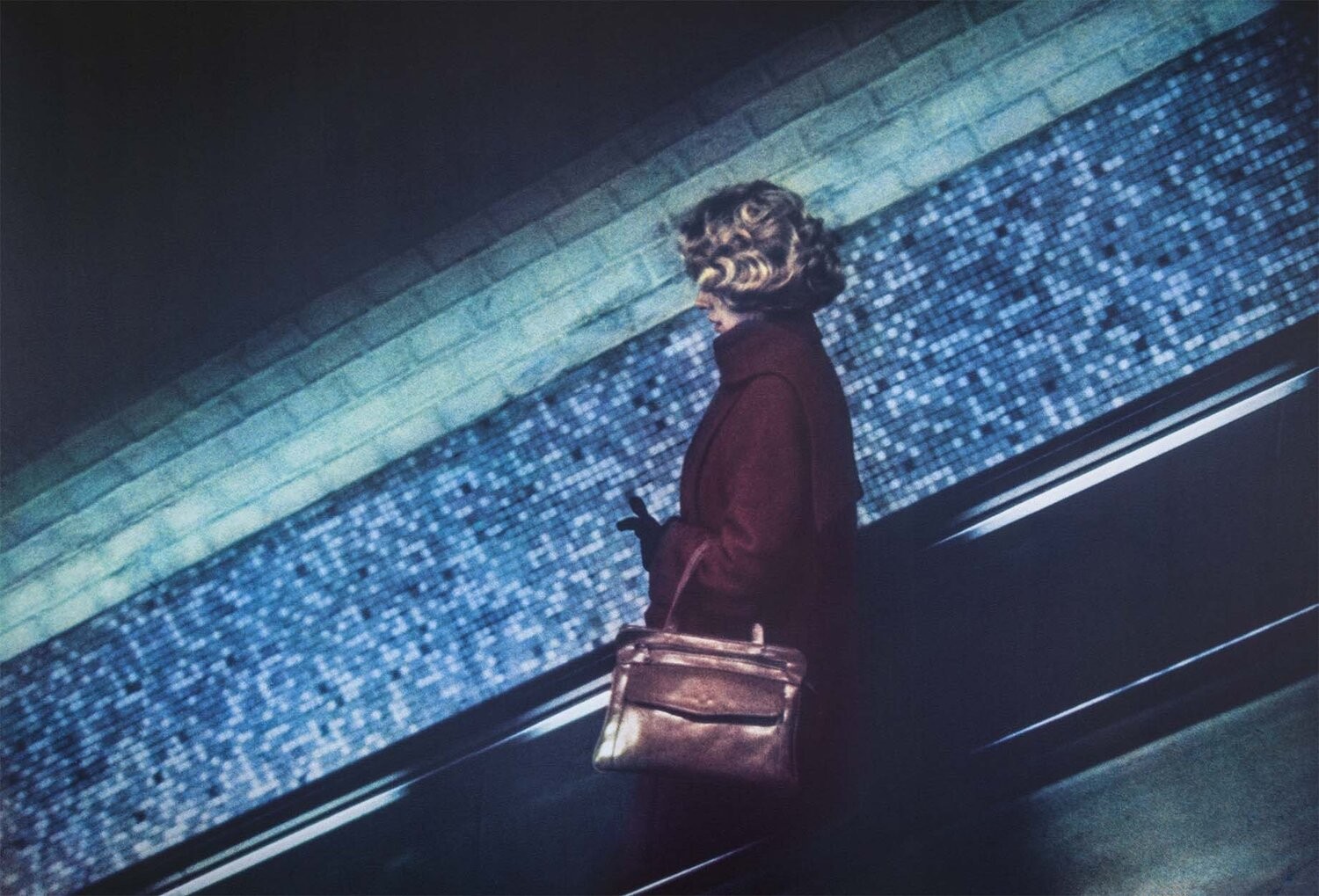 Женщина в перчатках, Париж, 1987 год. Фотограф Долорес Марат