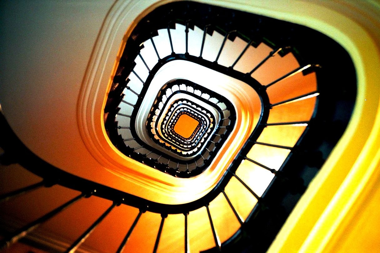 Красочная парижская лестница. Фотограф lavisionmd