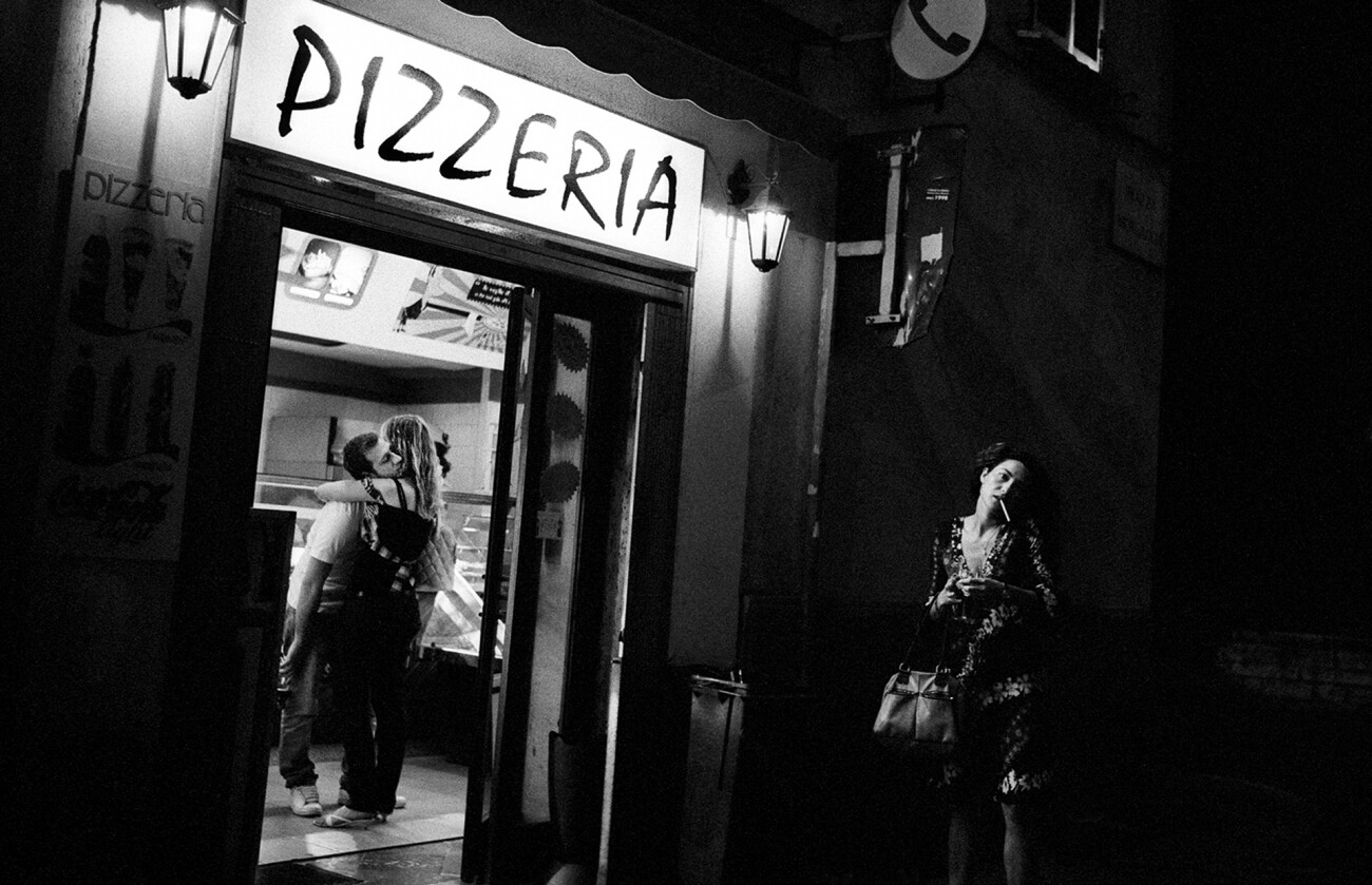 Поощрительная премия в категории «Уличная фотография», 2021. Настроения ночного города. Перуджа, Умбрия, Италия. Автор Джузеппе Кардоне