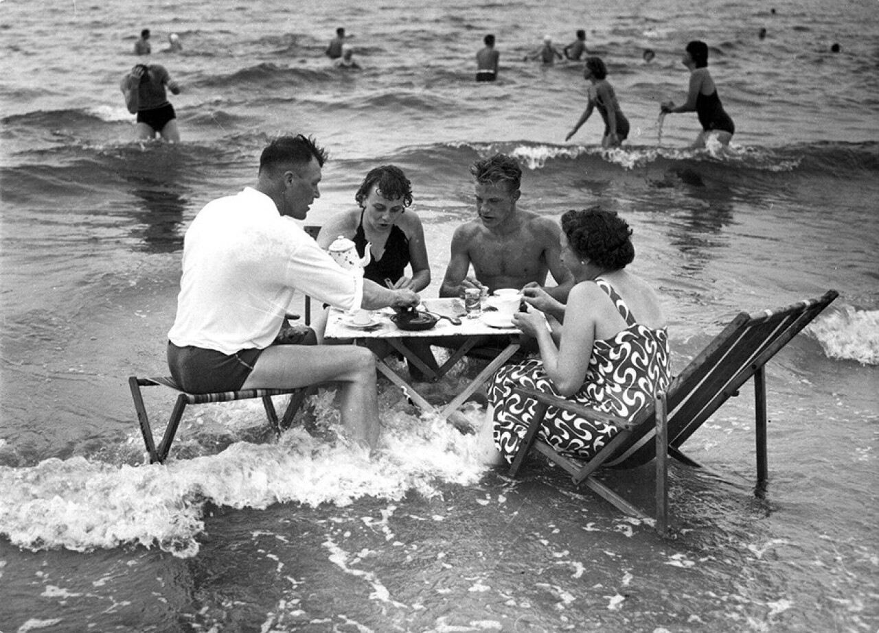 Пляж, море, шезлонг. Побережье Северного моря, курорт Схевенинген ...