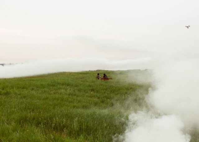 Использование дымовых шашек на съёмках фильма ужасов «Проклятая земля». Фотограф Алексей Васильев