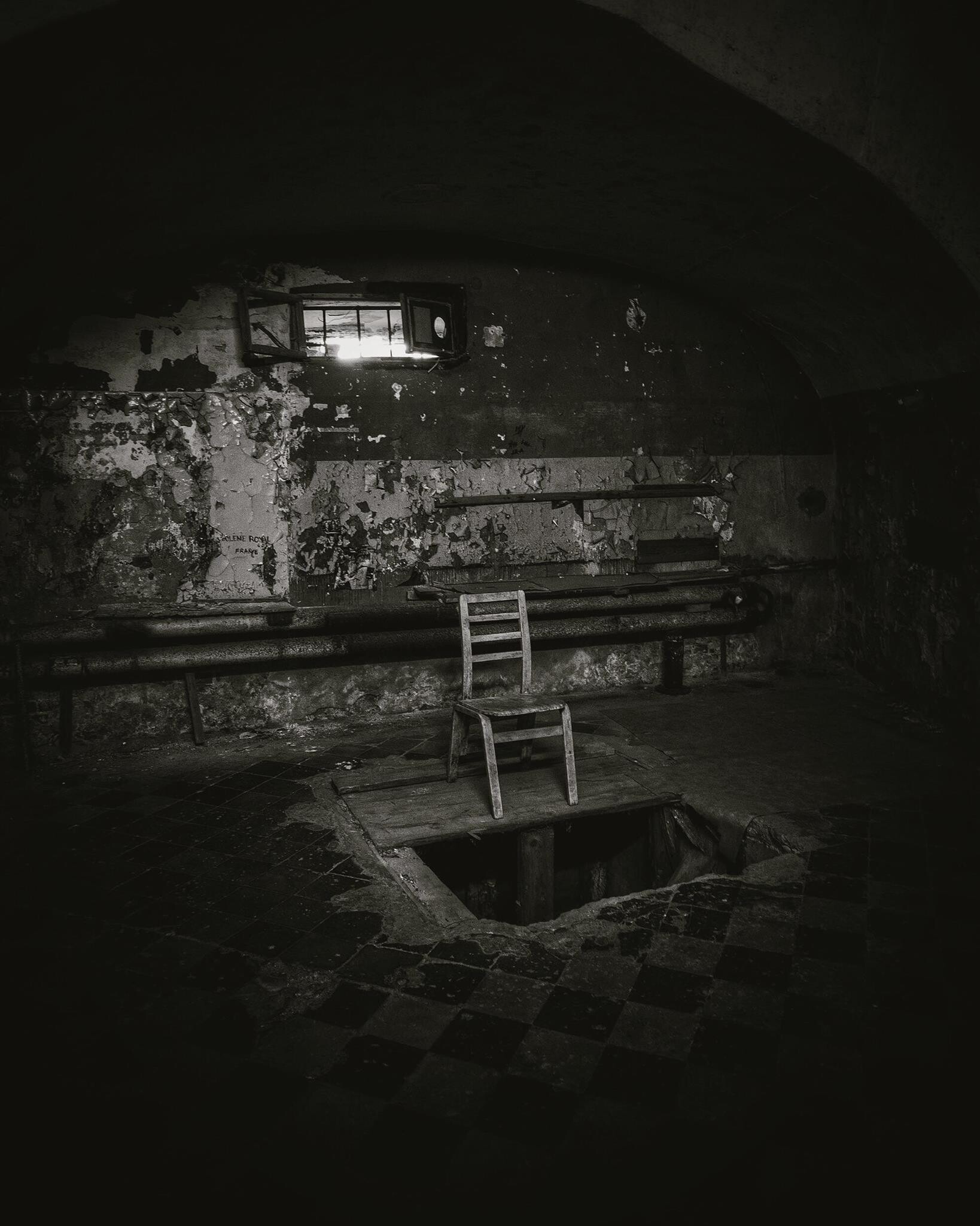 Комната казни заброшенной тюрьмы в Эстонии. Фотопроект Киммо Пархиала и Тани Палмунен Заброшенная Скандинавия