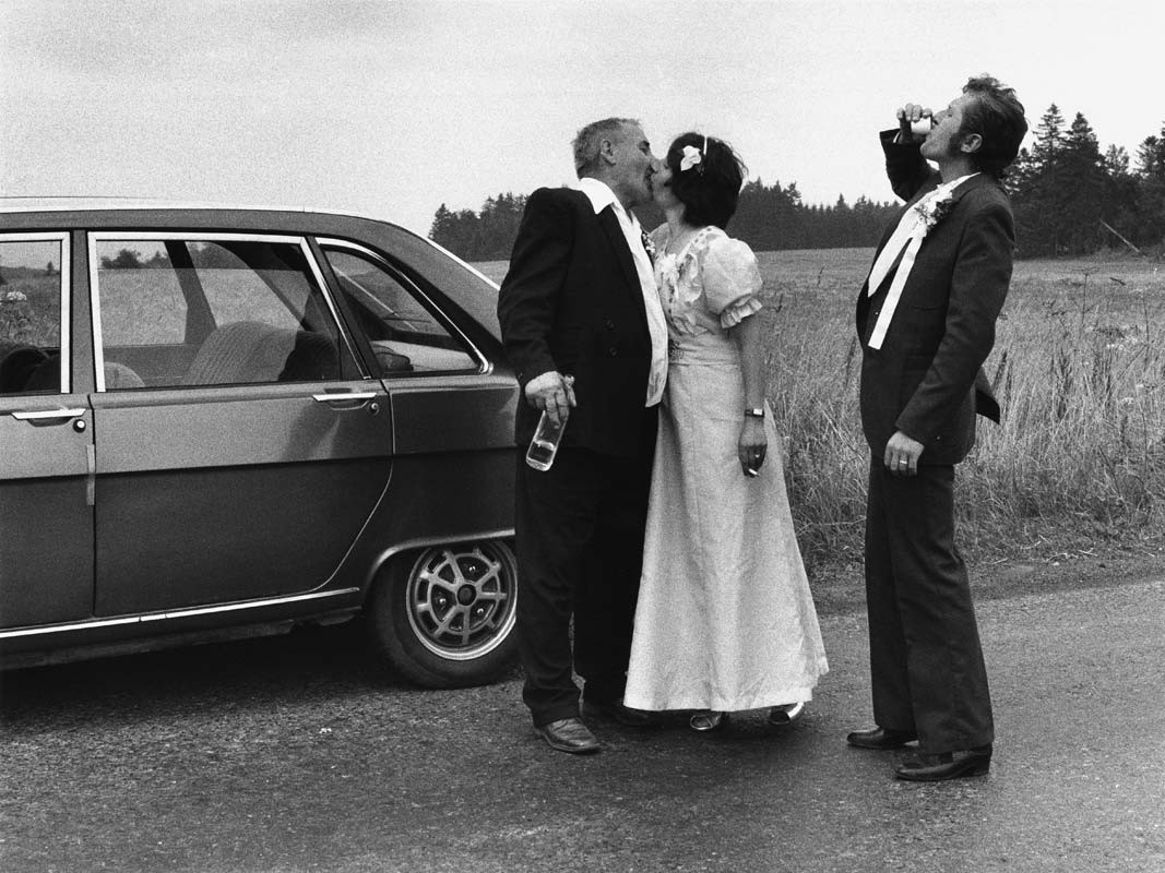 Свадьба на дороге, из серии «С утраченным сердцем», Чехия. Йиндржих Штрейт