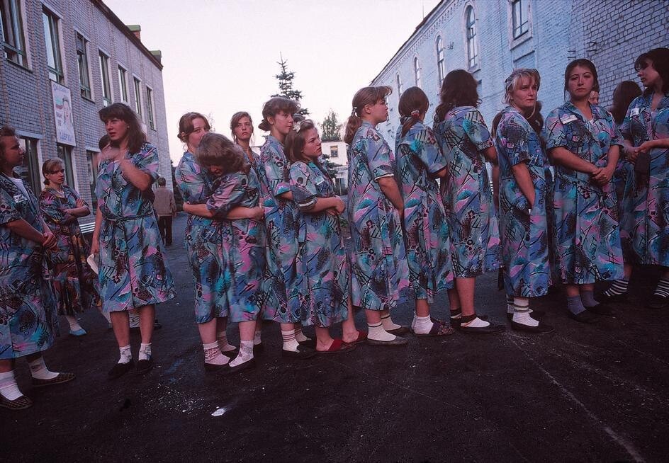 Новооскольская воспитательная колония, 1995. Фотограф Лиз Сарфати