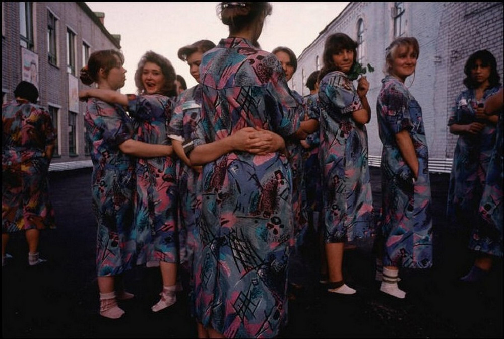 Новооскольская воспитательная колония, 1995. Фотограф Лиз Сарфати 