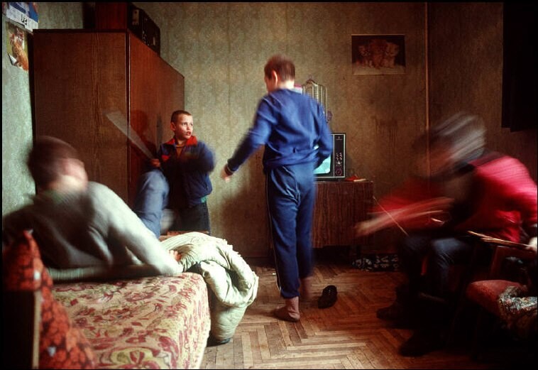 Семья Яковлевых, 1990-е. Фотограф Лиз Сарфати 