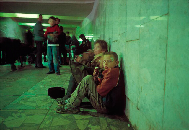 Дети. Россия, 1990-е. Фотограф Лиз Сарфати 